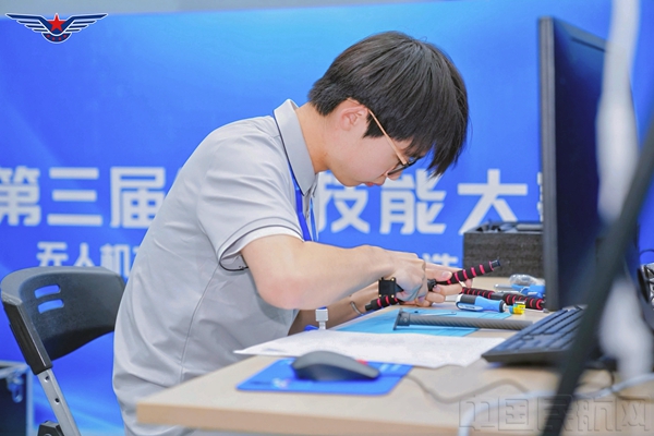 5887ef97f1f4c00b242aea0cd65636c2